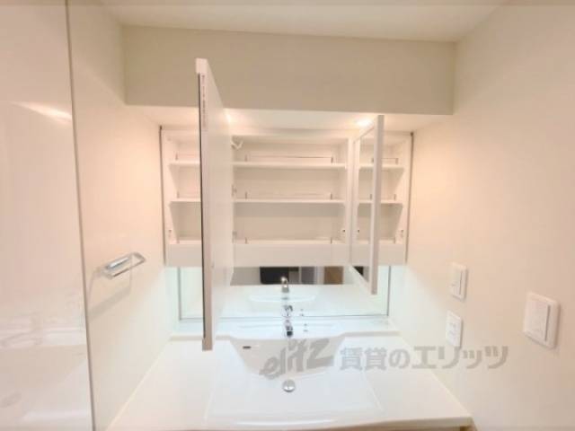 洗面所　上部収納