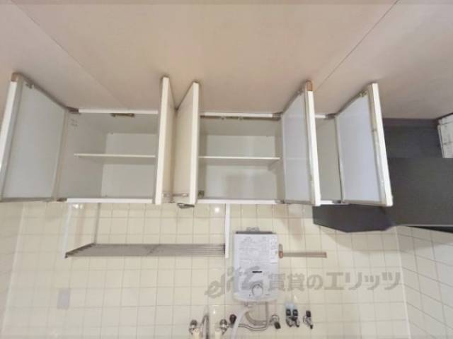 キッチン　上段収納