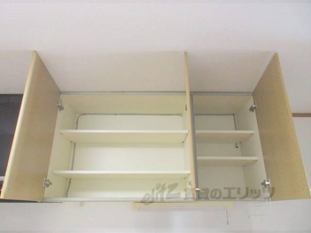 キッチン　上部収納