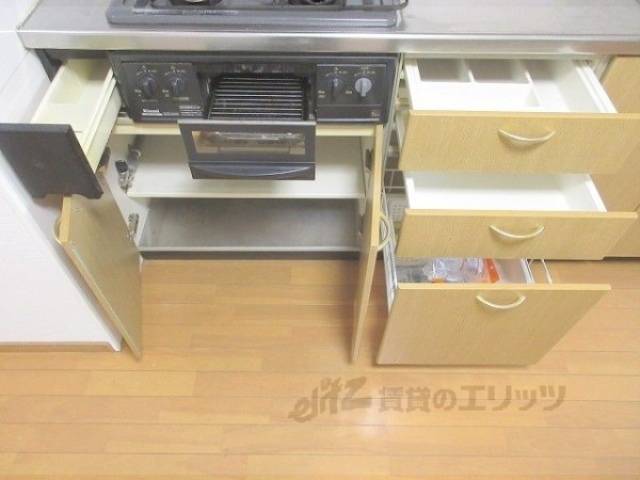 キッチン　下部収納