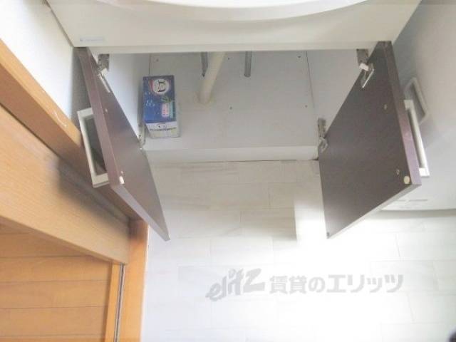 洗面所　下部収納