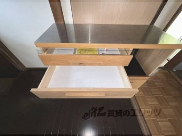 キッチン　食器棚