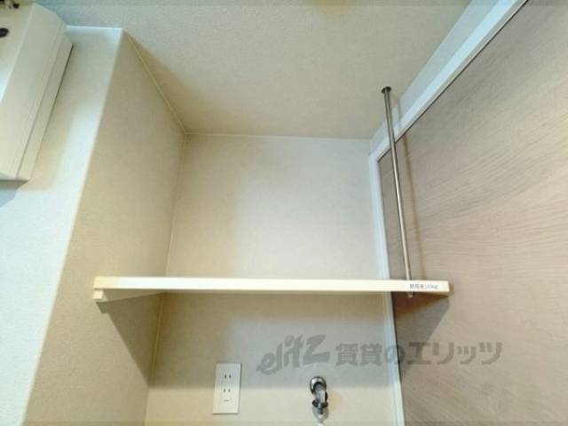 洗濯機置場　洗濯機置場上部棚