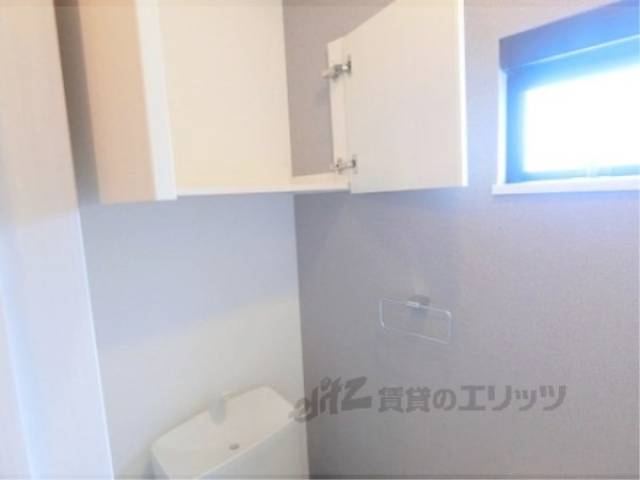 トイレ　上部収納棚