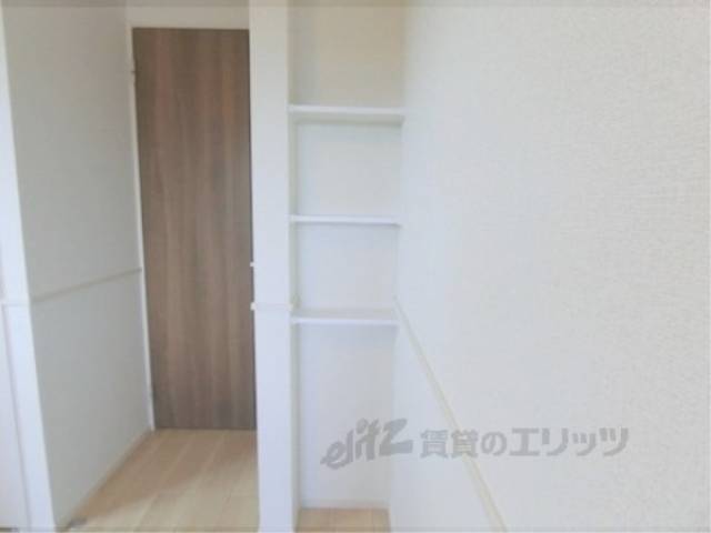洋室　壁面棚