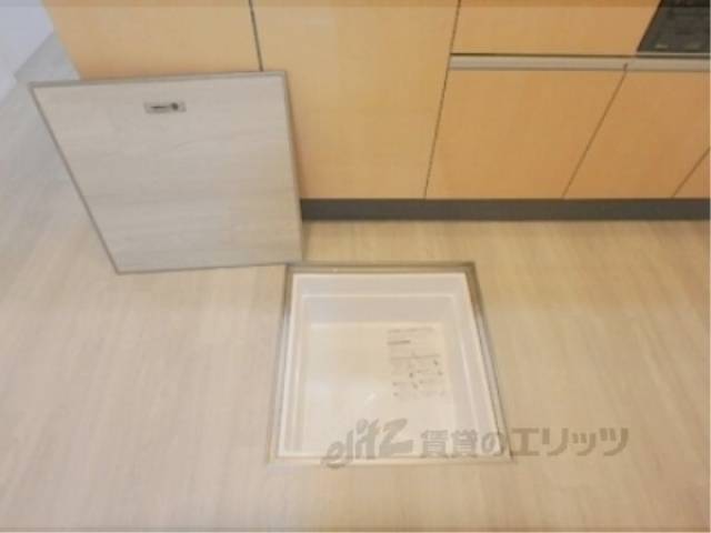 キッチン　床下収納