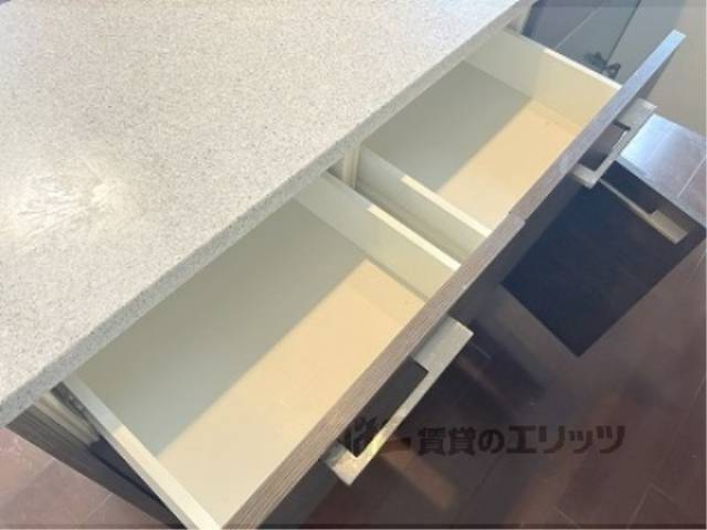 キッチン　カウンターテーブル