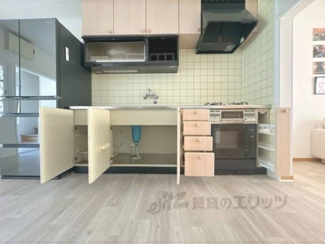 キッチン　シンク下収納オープン