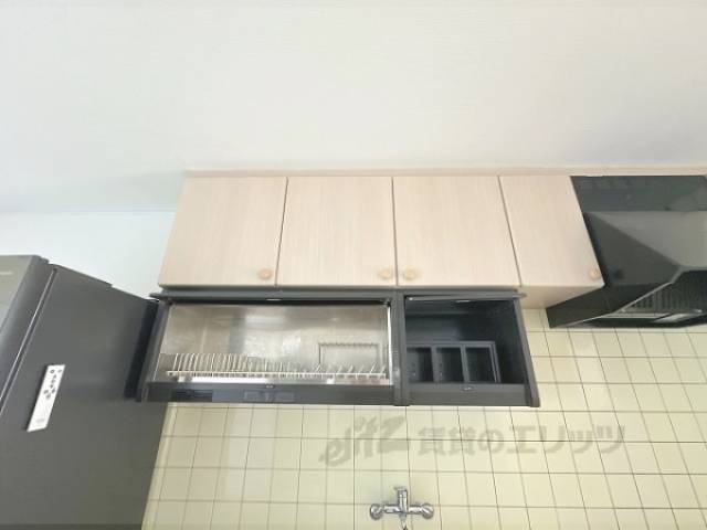 キッチン　上部収納棚