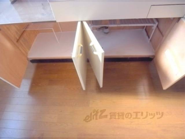 キッチン　シンク下収納