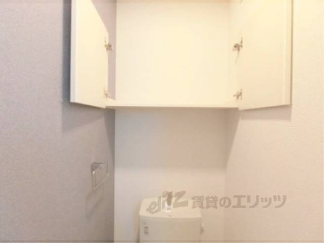 トイレ　上部棚