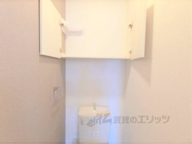 トイレ　上部棚