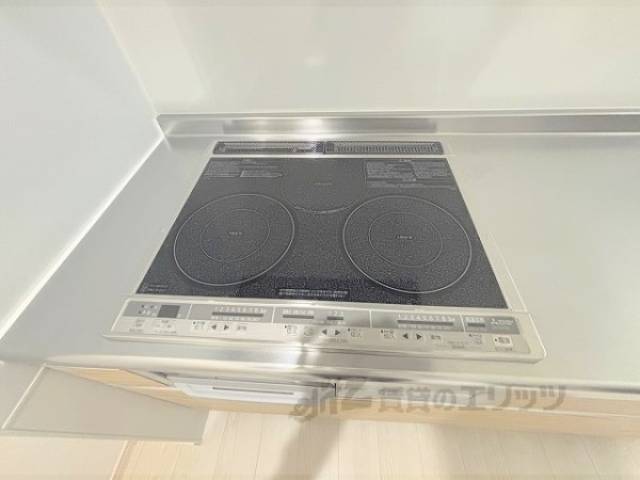 キッチン　ＩＨコンロ　３口