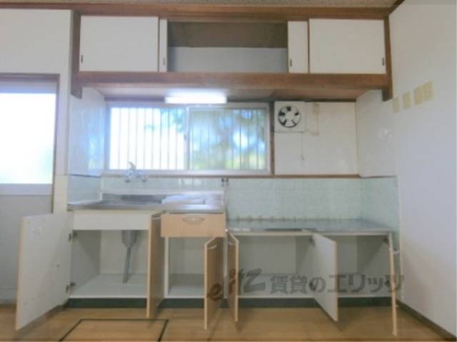 キッチン　収納棚