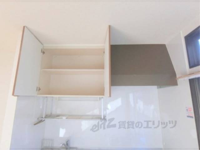 キッチン　上部収納棚