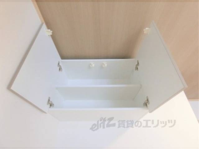キッチン　上部収納棚