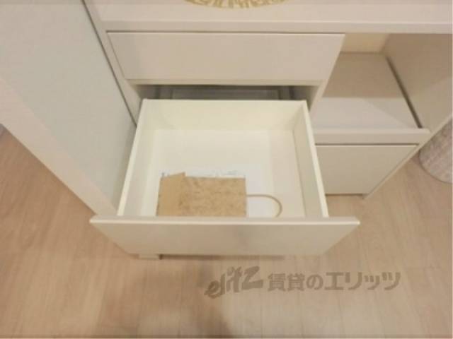 キッチン　食器棚