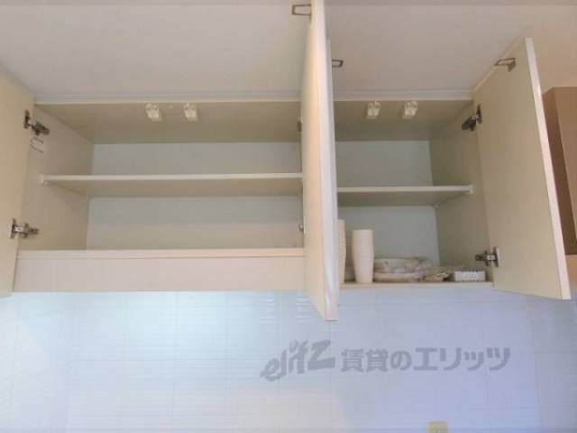 キッチン　上部収納