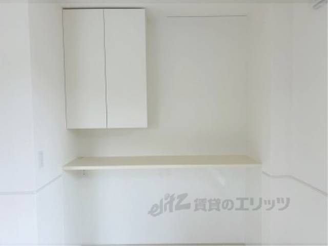リビング　壁付き棚