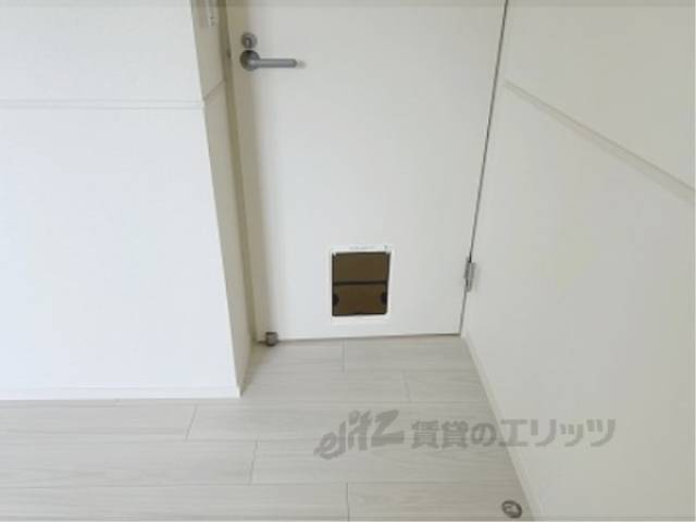 洋室　ペット通り抜け窓