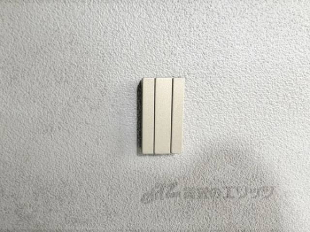 玄関　玄関外荷物掛け