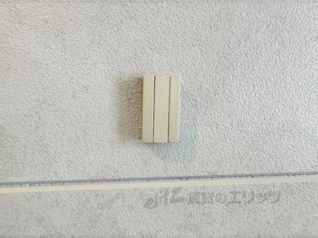 玄関　玄関外荷物掛け