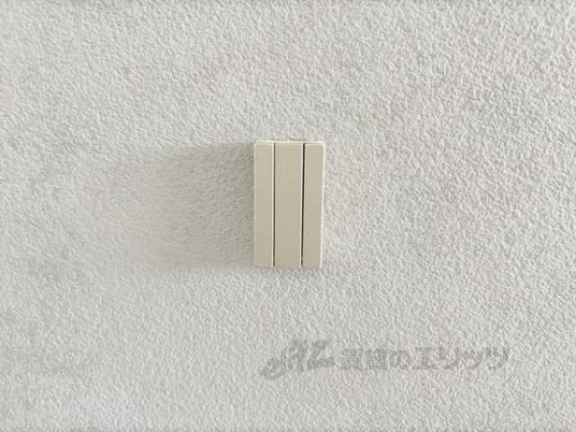 玄関　玄関外荷物掛け
