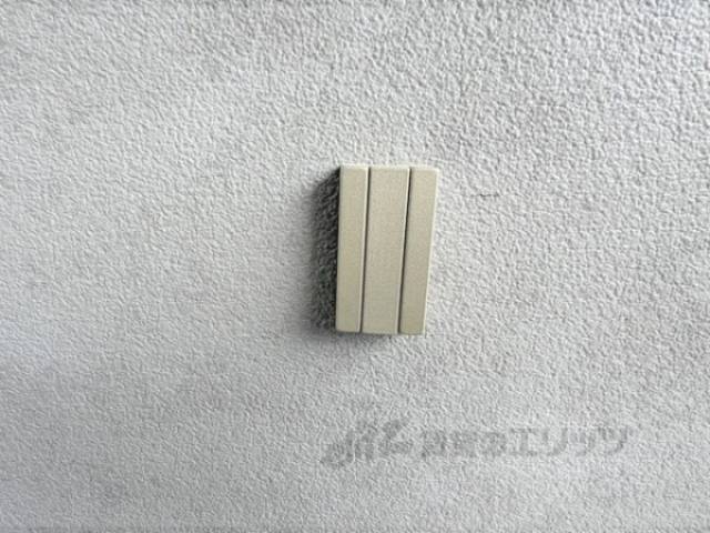 玄関　玄関外荷物掛け