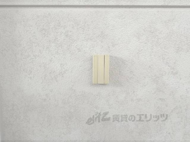 玄関　玄関外荷物掛け