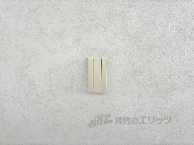 玄関　玄関外荷物掛け