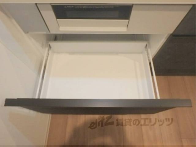 冷蔵庫置場　収納下部