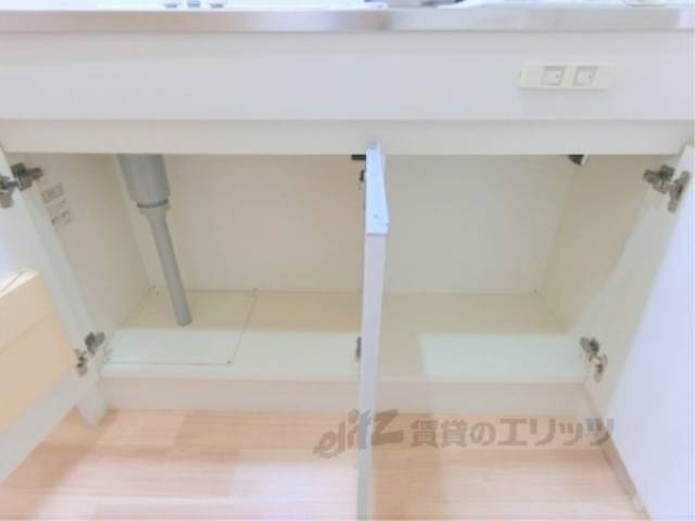 キッチン　下部収納棚