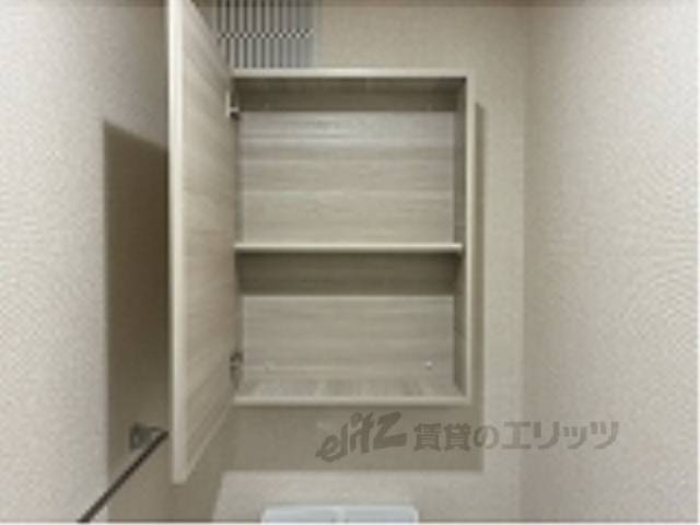 トイレ　トイレ棚