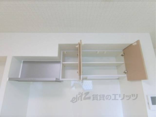 キッチン　上部収納棚