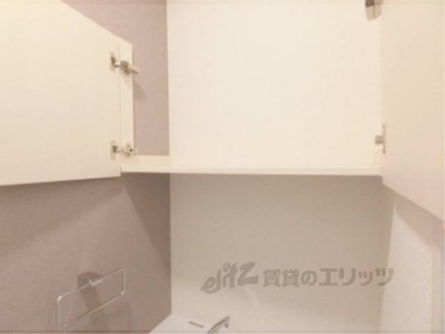 トイレ　上部棚