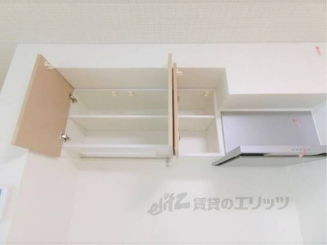 キッチン　上部収納棚