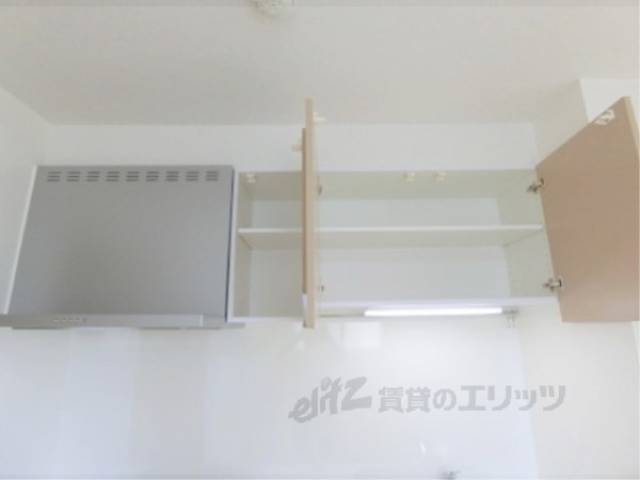 キッチン　上部収納棚