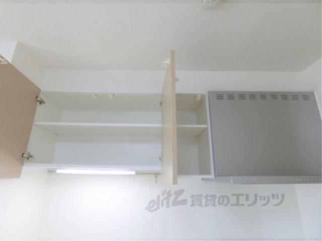 キッチン　上部収納棚