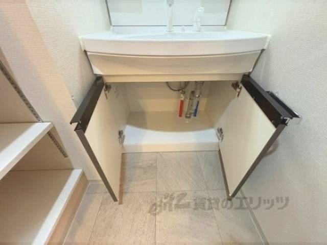 洗面所　下部収納