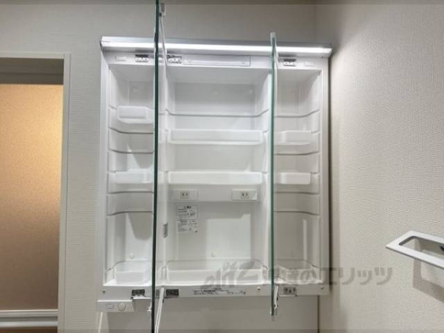 洗面所　三面鏡