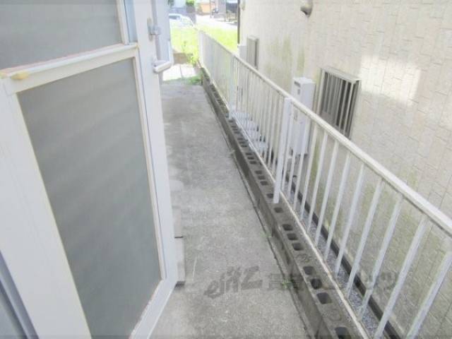 勝手口外