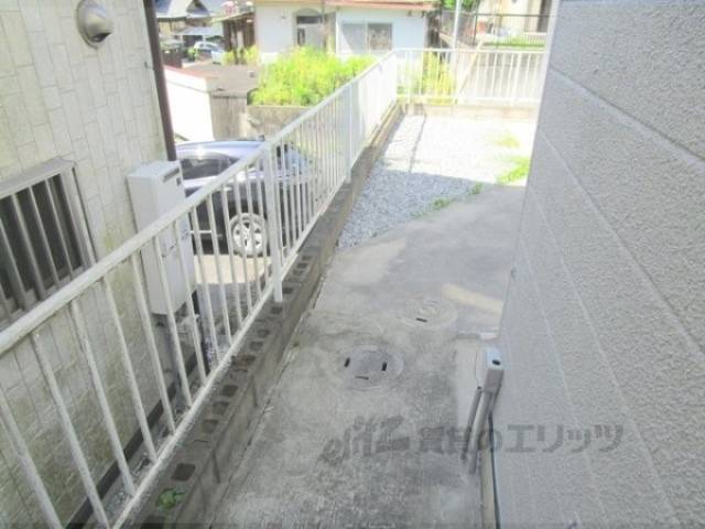 勝手口外