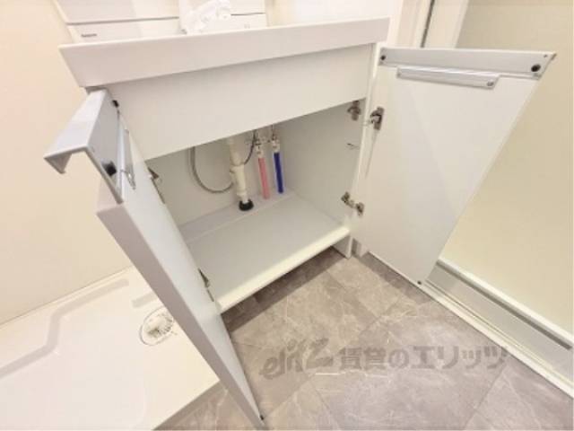 洗面所　下部収納