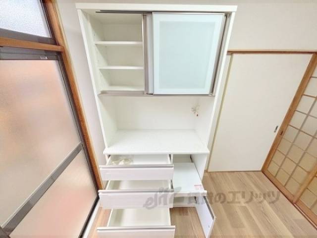 キッチン　食器棚