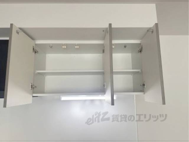 キッチン　上部収納