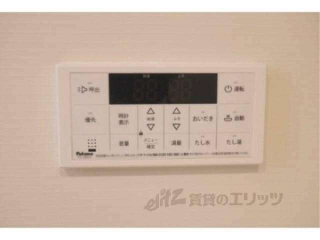 給湯器リモコン　同タイプの設備です