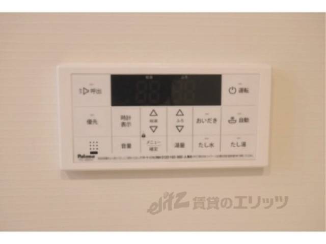 給湯器リモコン　同タイプの設備です