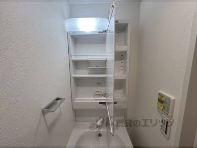 洗面所　上部収納