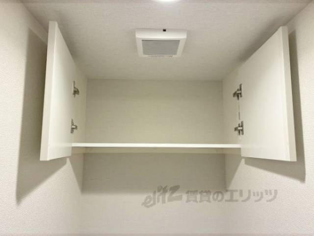 トイレ　トイレ棚