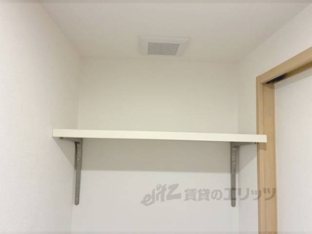 トイレ　トイレ棚